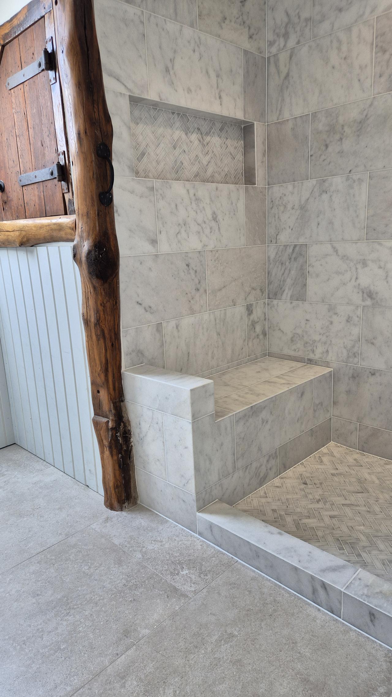 Marble wetroom with epoxy mitres
