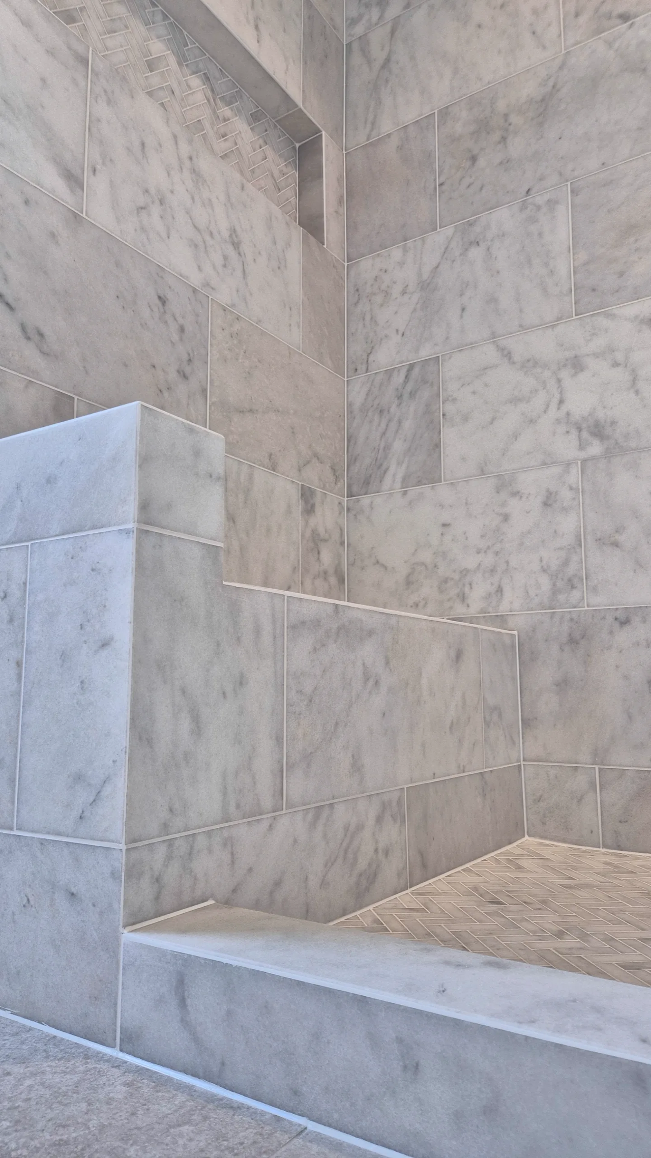 Flawless mitre joint finish with epoxy resin in tiled wet room